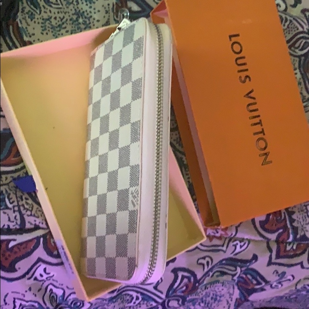 not authentic LV
